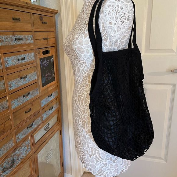 Fishnet Over Nylon Lightweight Tote- Black - NWT - Picture 4 of 8